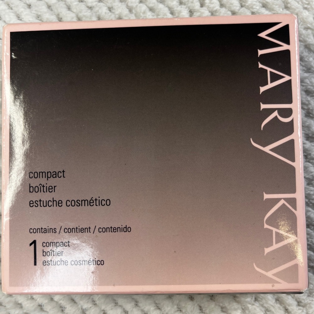 Mary Kay Refillable Magnetic Makeup Compact Case with Mirror Black New
